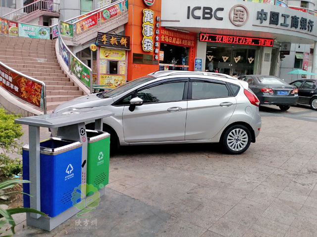 街道戶外鐵垃圾桶-街道戶外鐵皮烤漆垃圾桶定制廠家